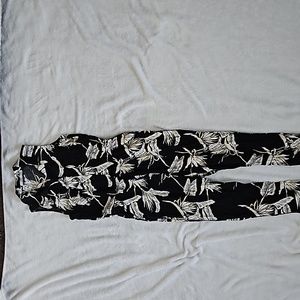 Fun jumpsuit with a V-neck